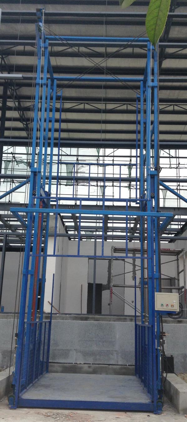 重慶市萬(wàn)盛糧油集團(tuán)公司定制的升降貨梯